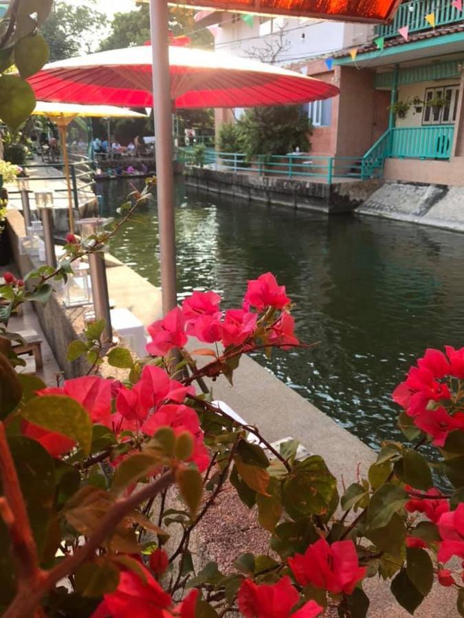 Inn Waterside