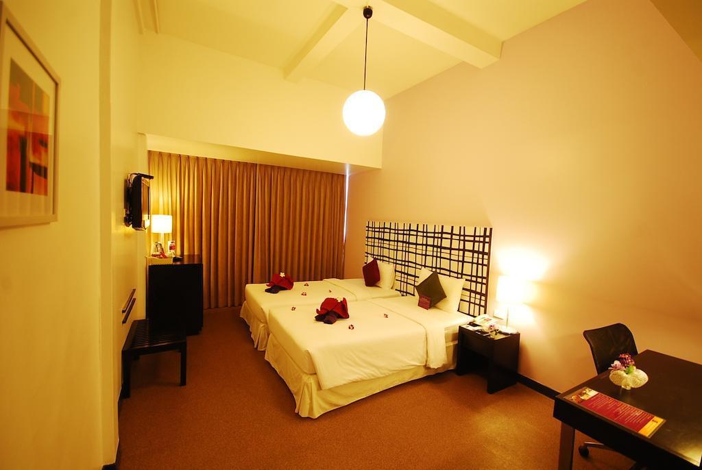 The Embassy Sathorn 3*
