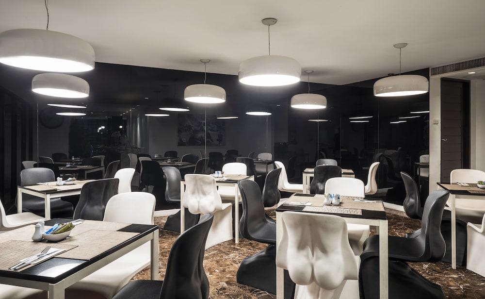 S33 Compact Sukhumvit Hotel 3*