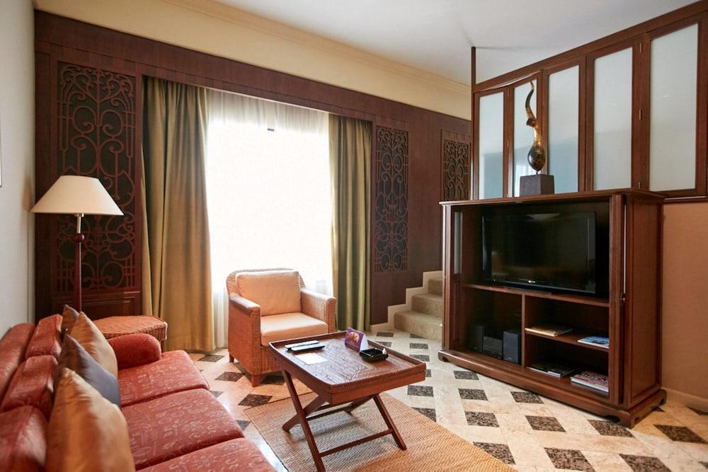 The Davis Hotel 4*