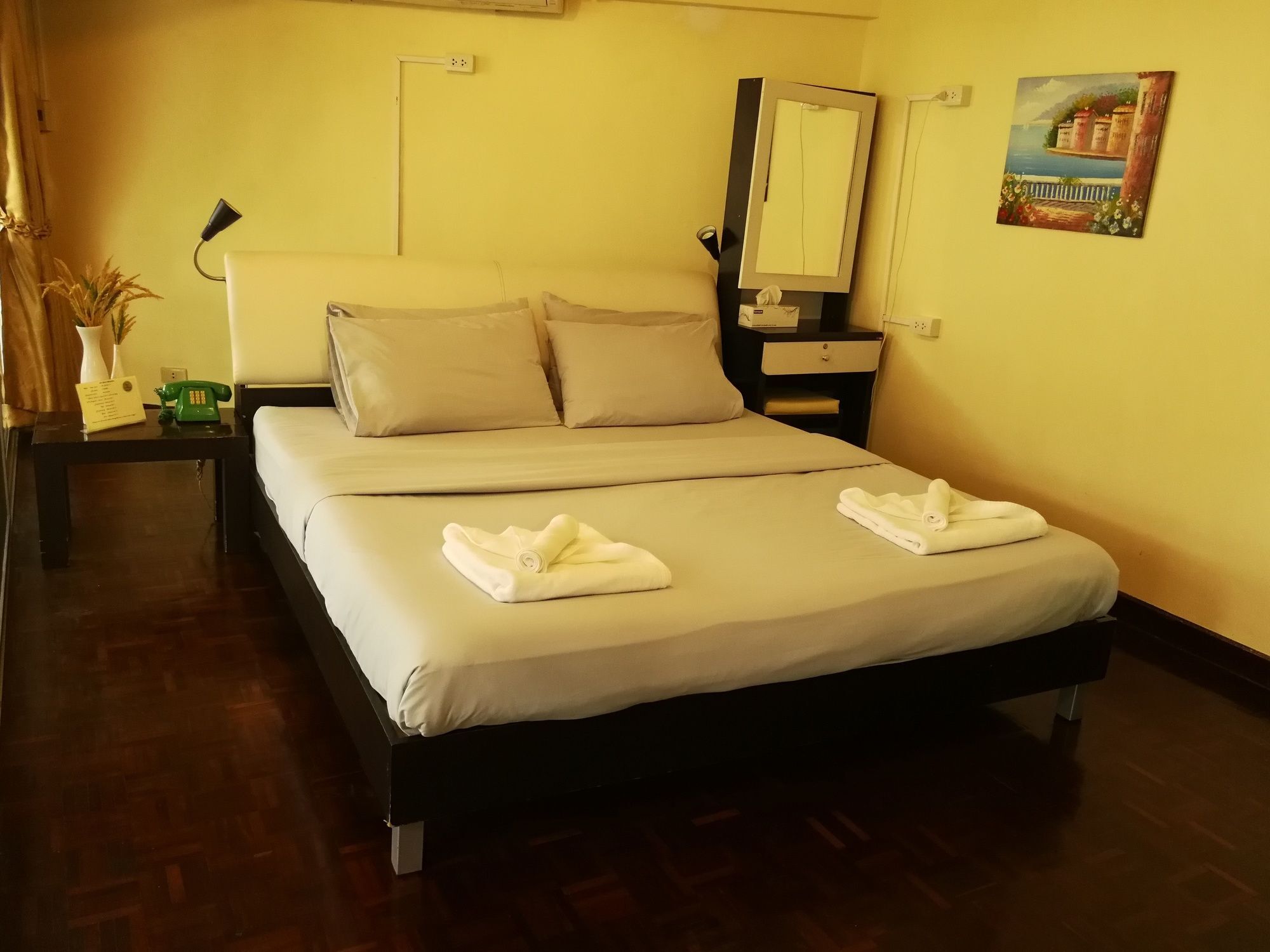 The 16 Hotel