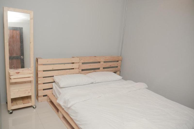 Oyo 421 Guyasuka & Cafe Hotel 2*