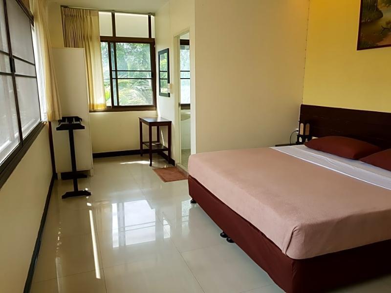 Penpark Place Hotel 3*