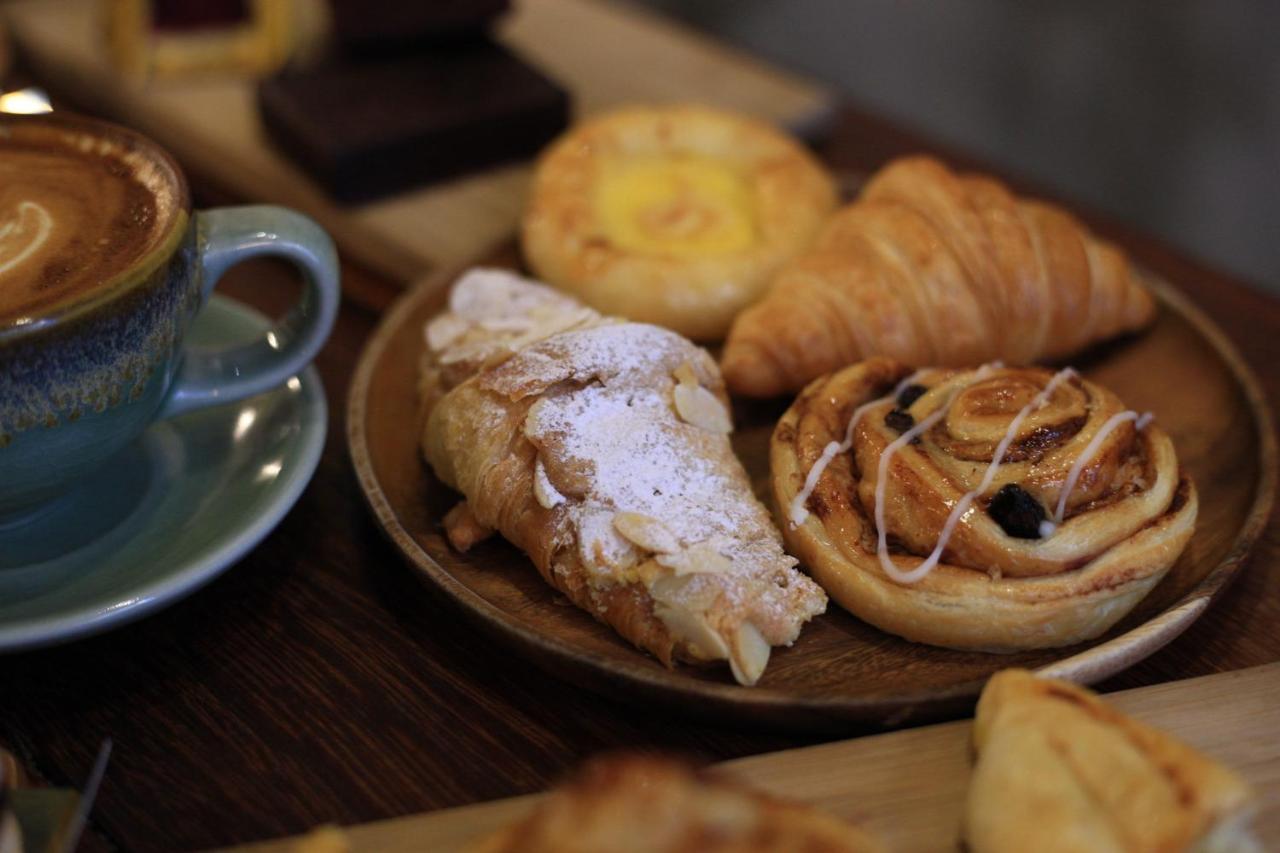 Thonglor Travellers And Cafe Hostel Bangkok