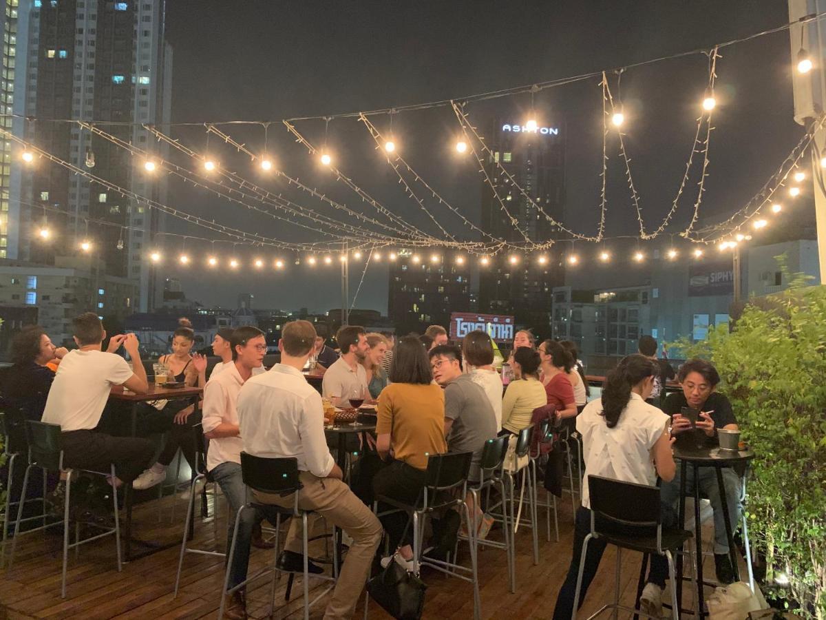 Thonglor Travellers And Cafe *