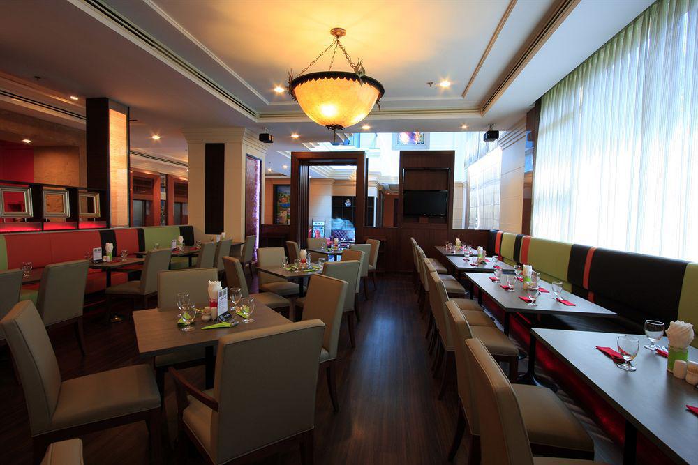 Karnmanee Palace Hotel 4*