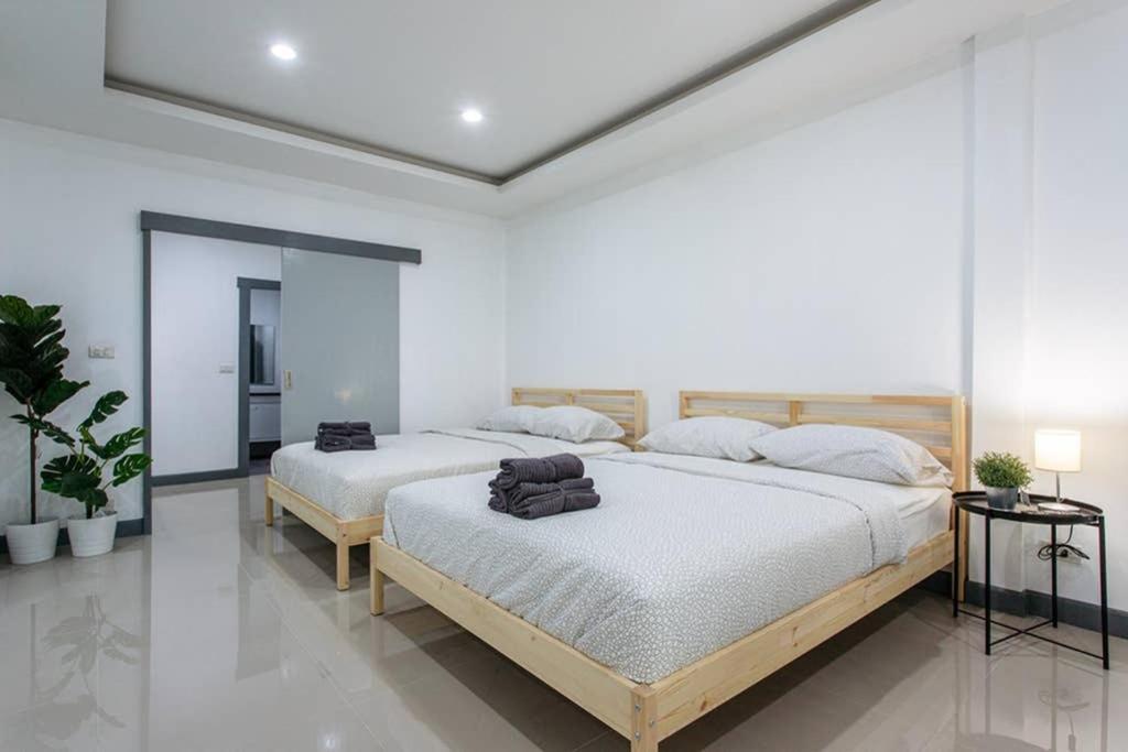 P4 Silom Large 2beds Full Kitchen Wifi 4-6pax Apartment