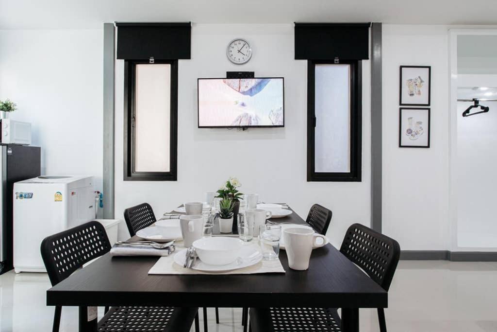 P4 Silom Large 2beds Full Kitchen Wifi 4-6pax Bangkok
