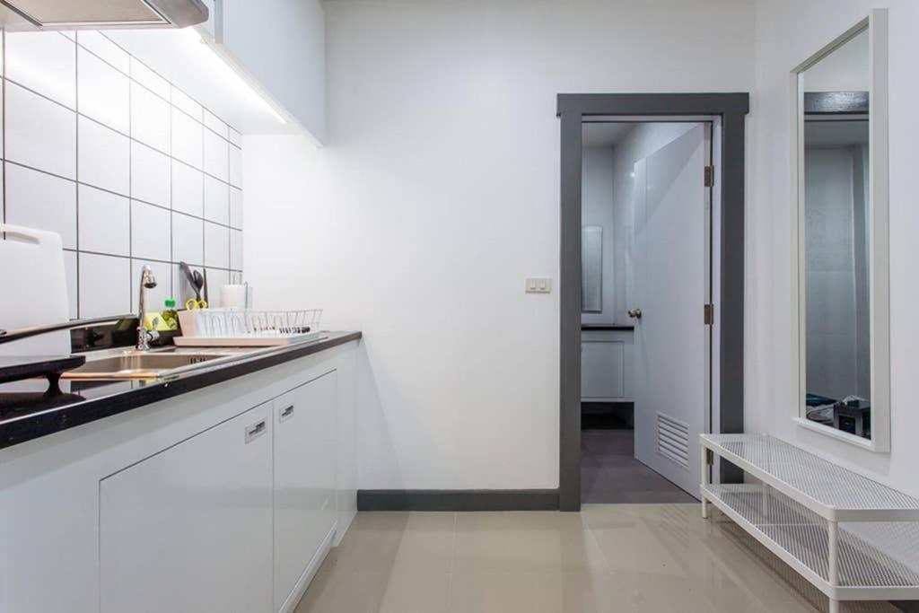 P4 Silom Large 2beds Full Kitchen Wifi 4-6pax Bangkok