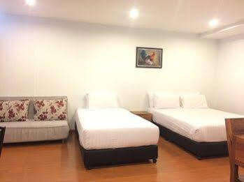 Double Dd House At Mrt Sutthisarn Hostel