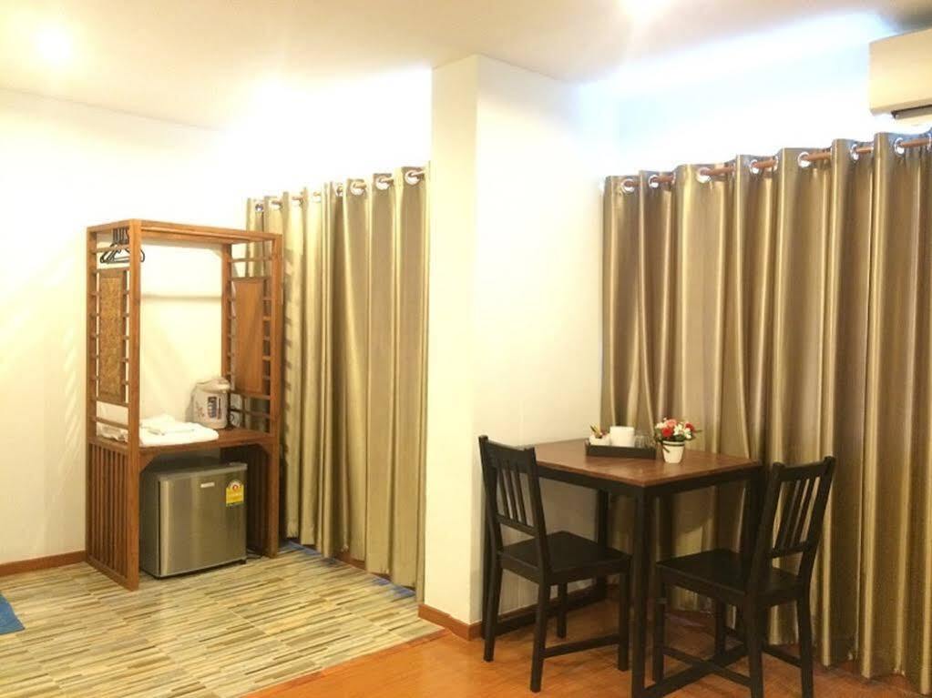 Double Dd House At Mrt Sutthisarn Hostel *