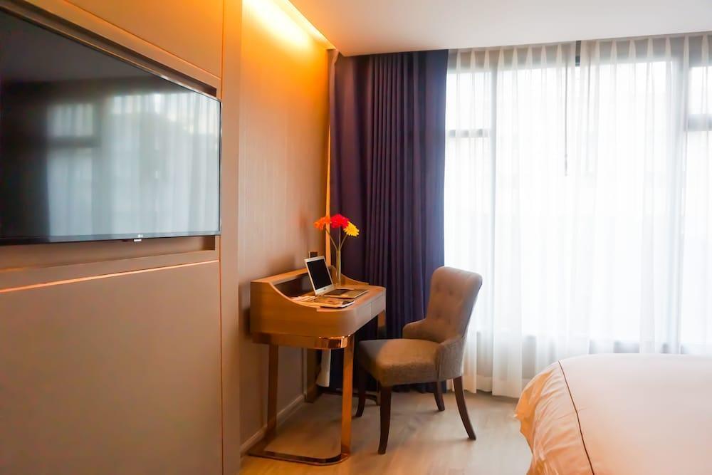 Glow Sukhumvit 5 Hotel 4*