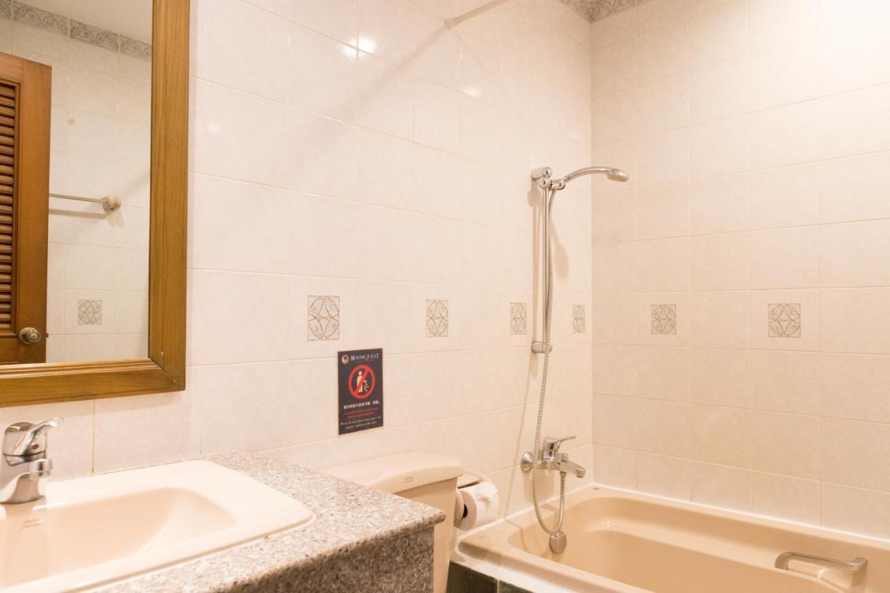 Roomquest Sukhumvit 36 Bts Thonglor Hotel 3*