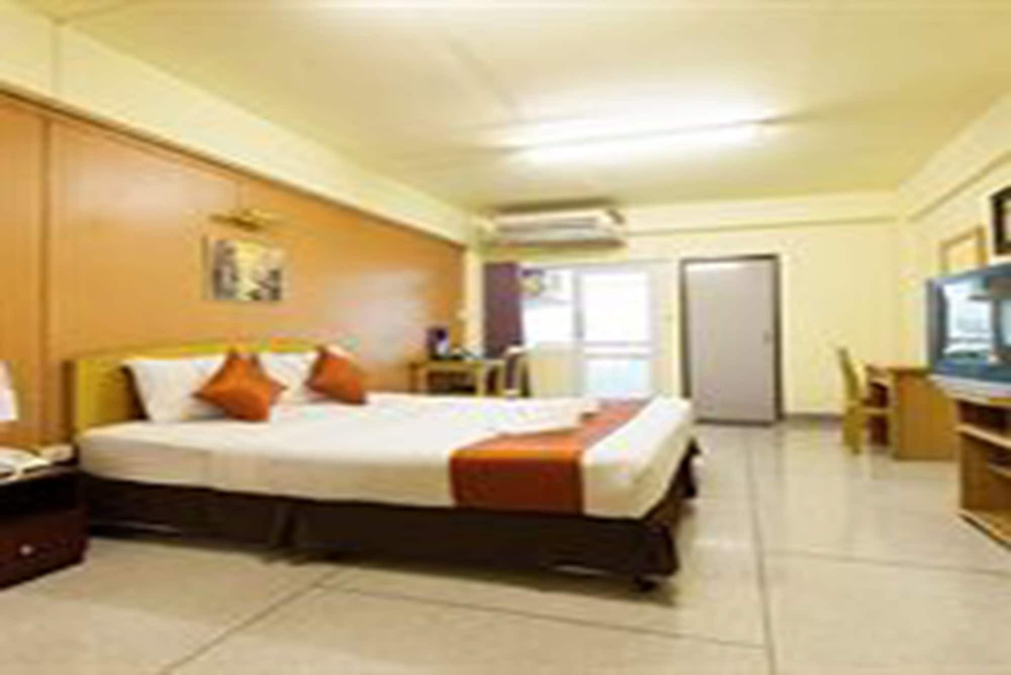 Wongcharearn Mansion Hotel 3*