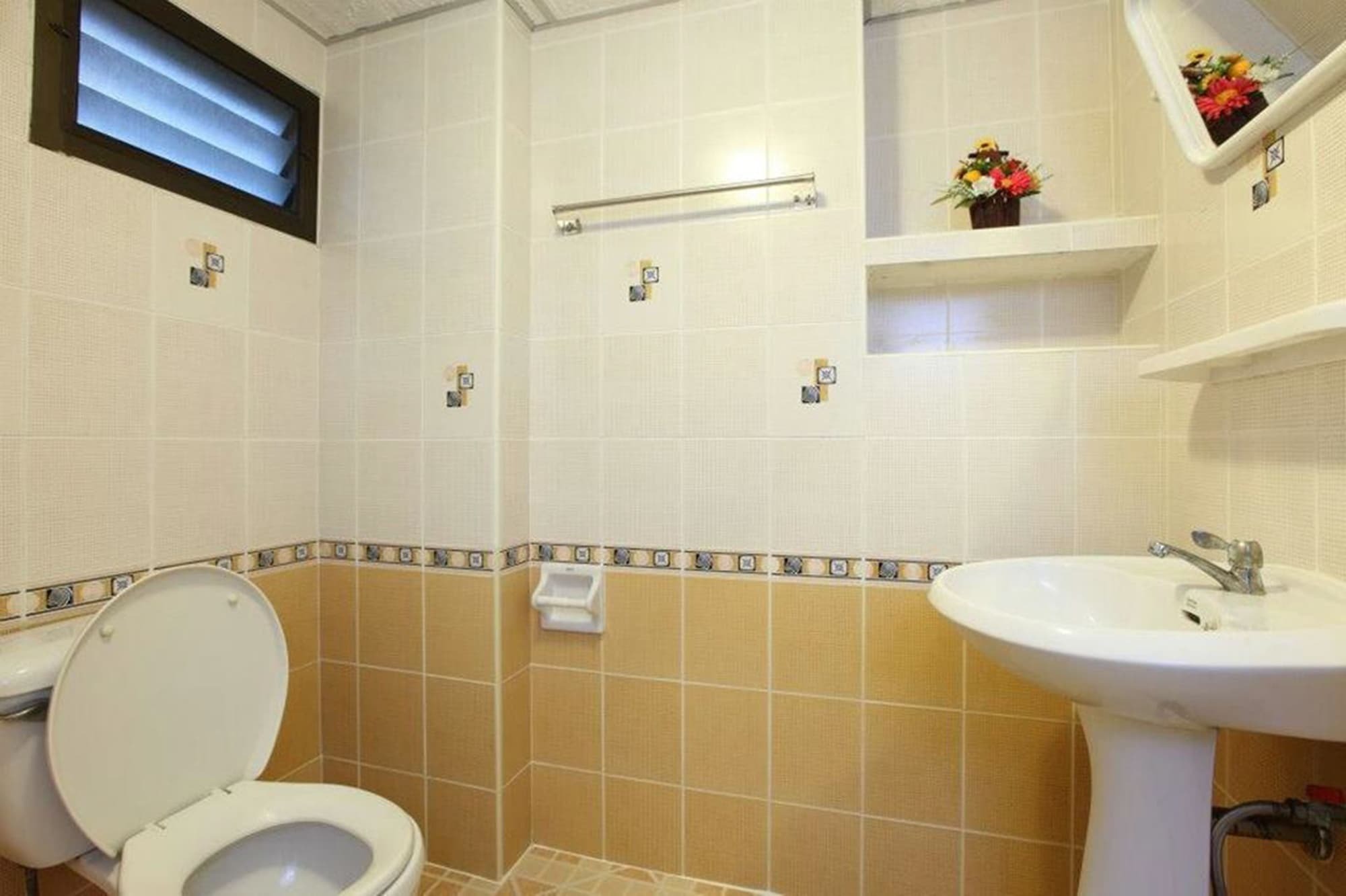 Wongcharearn Mansion Hotel 3*