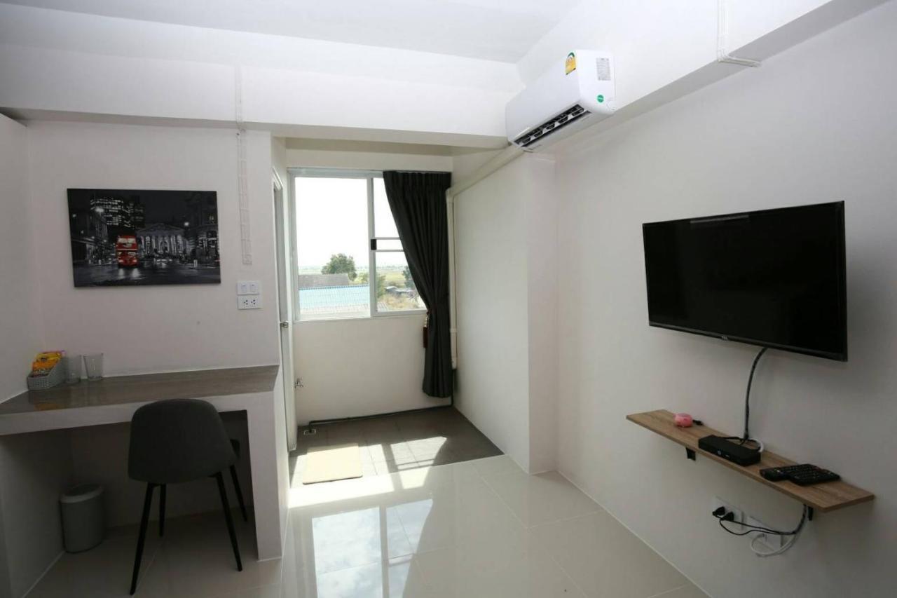 Roomquest Suvarnabhumi Ladkrabang 42 *