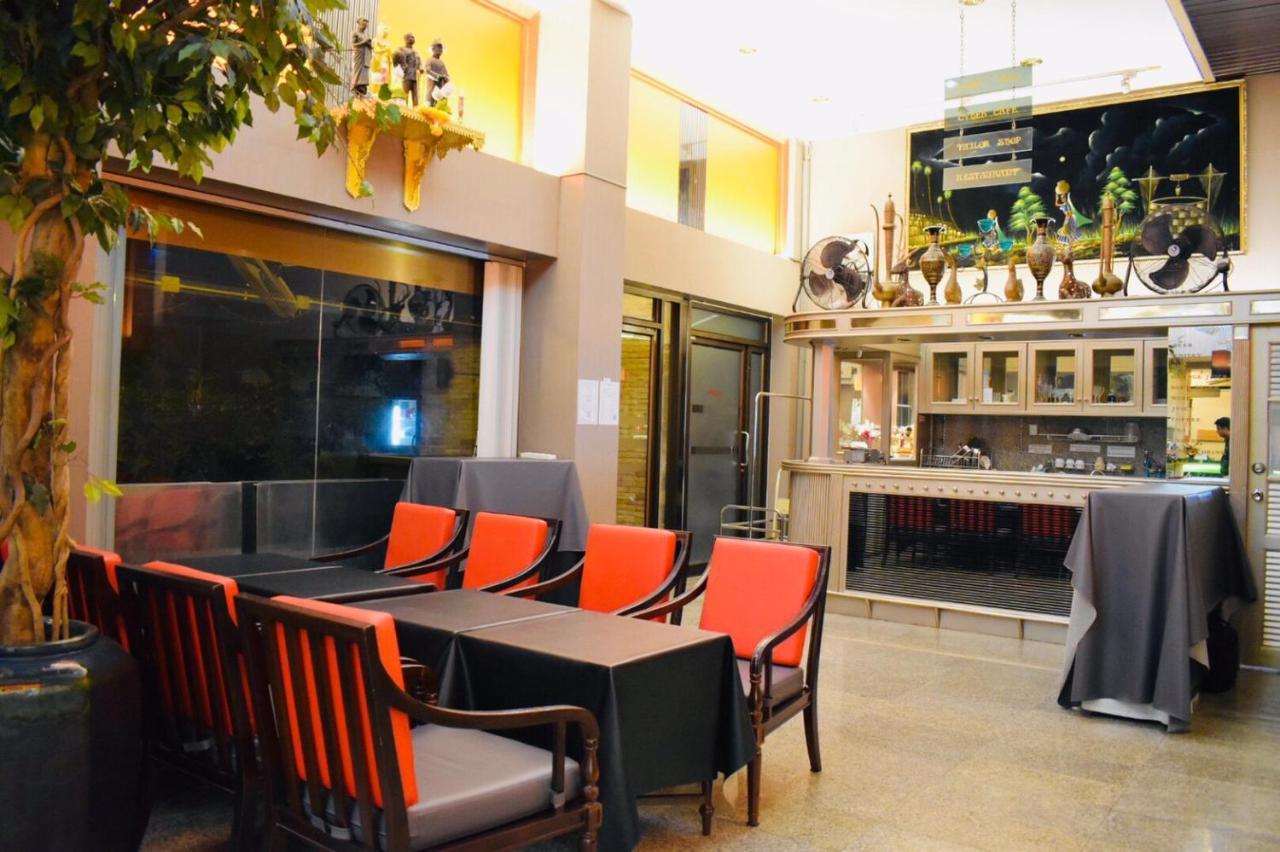 Royal Sukhumvit Lodge *