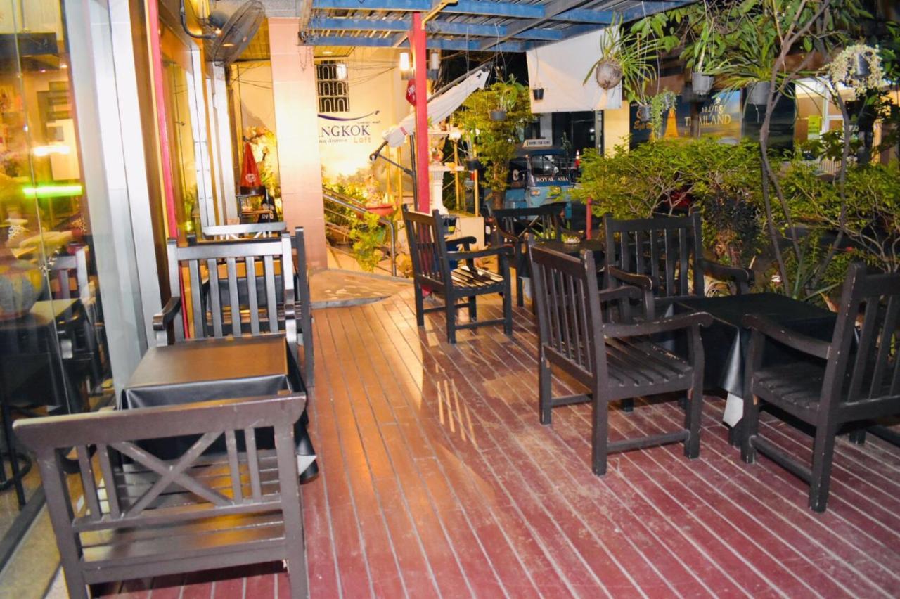 Royal Sukhumvit Lodge *