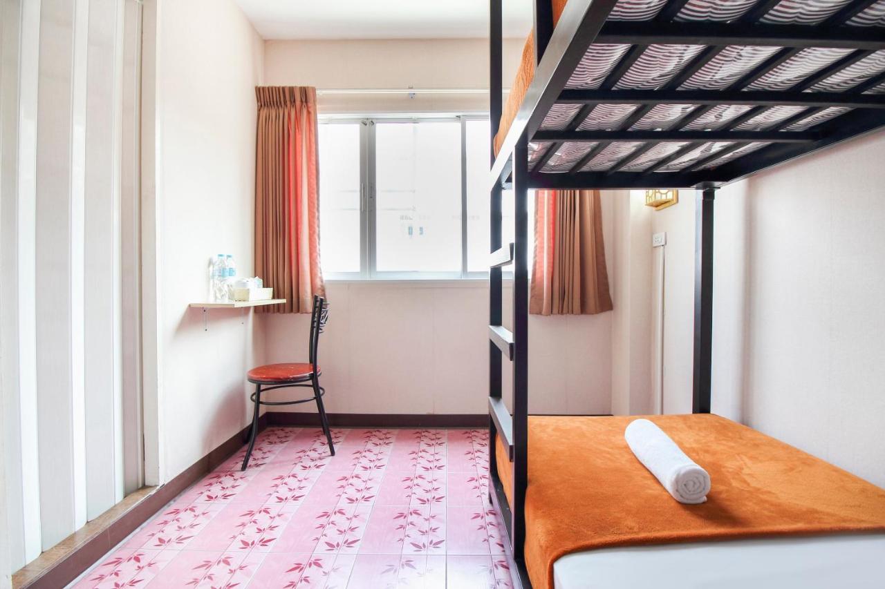 Oyo 537 Na Banglampoo Hotel Bangkok