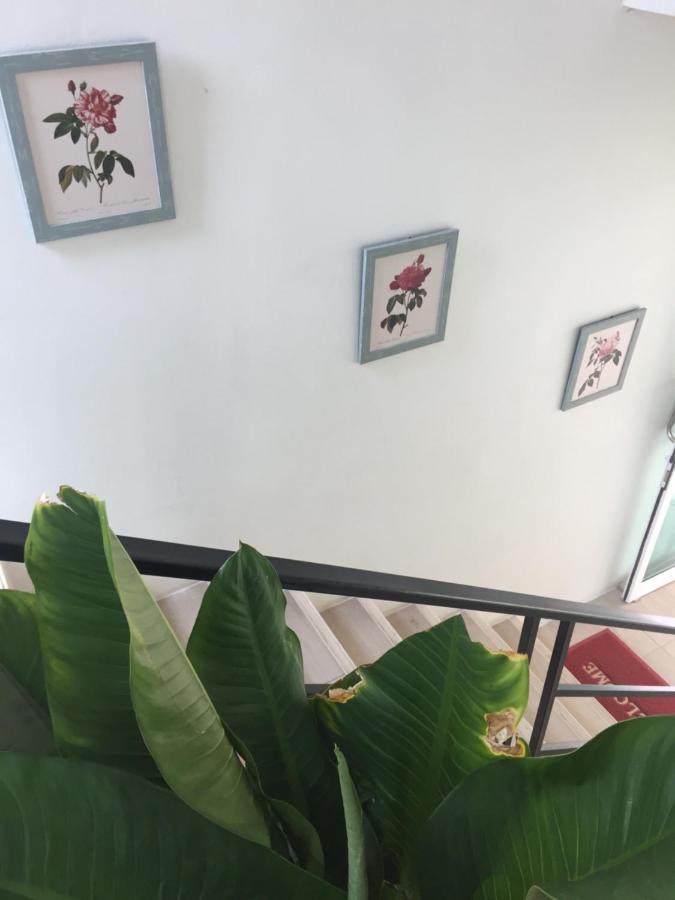 Teak Apartment *