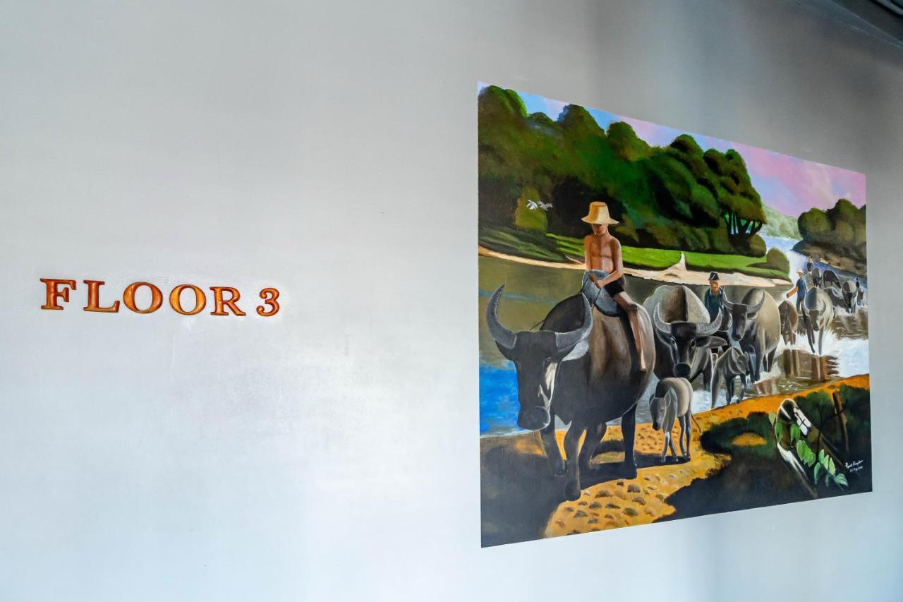 Thonglor Travellers And Cafe Hostel