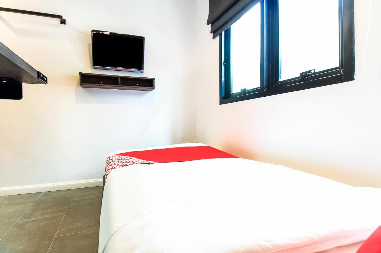 Hotel Vaccinated Staff -oyo 312 Wire Phrakanong