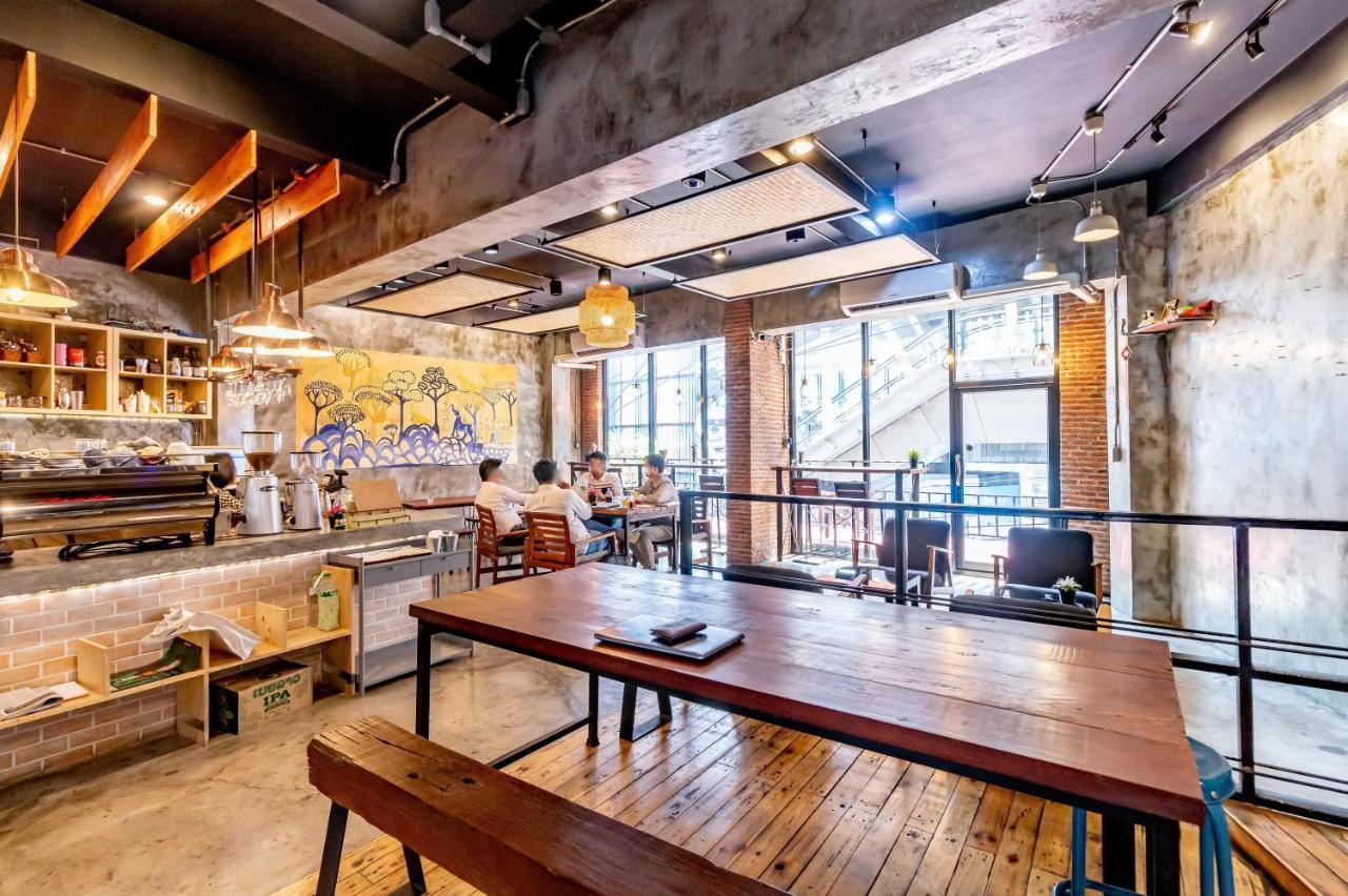 Thonglor Travellers And Cafe Hostel Bangkok