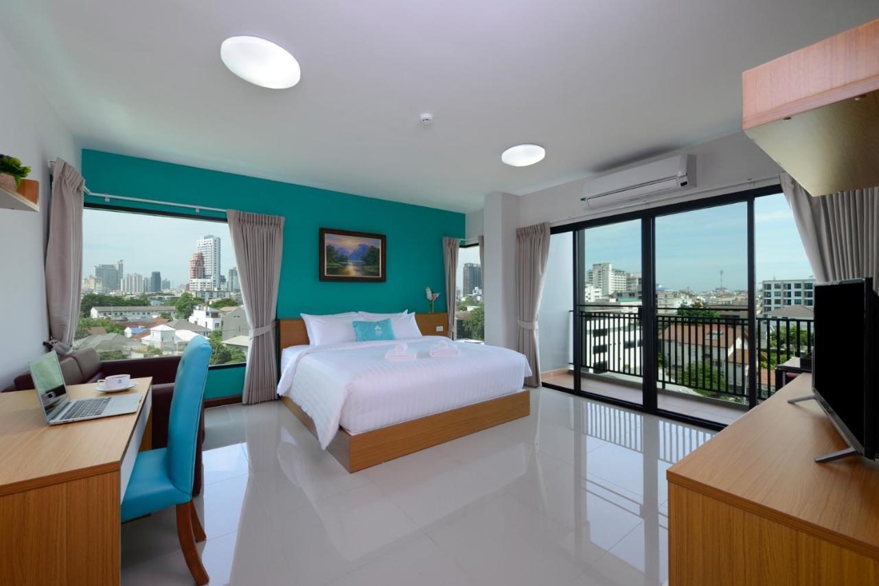 Siri Ratchada Hotel