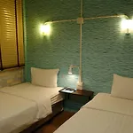 14 Plus 1 Hotel