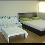 Room In Bb - Thailand Taxiapartment Hostel, Air Conditioning And Free Wifi