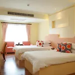 Hip Hotel