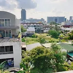 Kru Nat\'S Bed & Breakfast W/ Private Rooms & Gym
