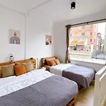 Lively And Cozy Canal House ,Entire House