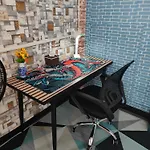 211 Olan Place Spacious Studio With Free Wi-Fi
