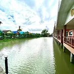 Baan Chay Namm Resort