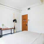 Banthat Thong Hostel