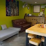 Oyo 730 Meedee Hostel