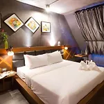 B2 Bangkok Srinakharin Boutique & Budget Hotel