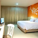 Jolly Suites And Spa Petchkasem