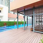 Dazzle Sukhumvit 7