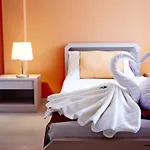 We Train Hotel Don Muang