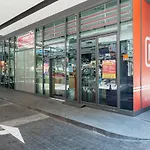 B3 Cosy Studio /5 Guests/ Near Mrt/Full Kitchen