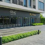 Q-Box Hotel Bangkok Blossom