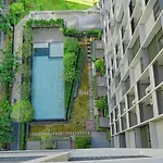 Q-Box Hotel Bangkok Blossom