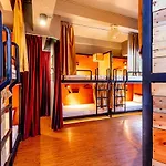 Thonglor Travellers Hostel And Cafe