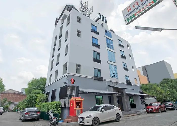 Oyo 818 Suksomboon Residence