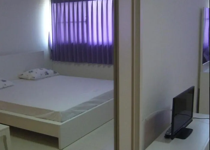 Room In Bb - Thailand Taxiapartment Hostel, Air Conditioning And Free Wifi