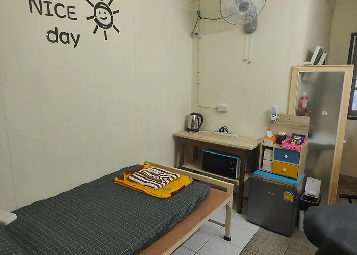 J Place Studio 204 With Free Wifi, Near Skytrain