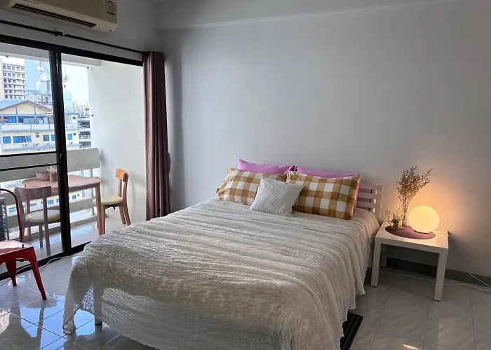 Bangkok Centre Large Room Cheap Price
