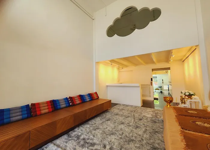 Line Bangkok Hostel